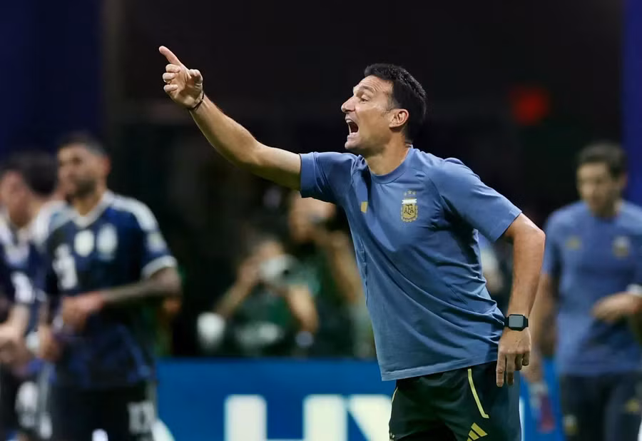 Theo HLV Lionel Scaloni, đội tuyển Argentina luôn biết cách phát huy hết khả năng trong những thời khắc khó khăn nhất. Ảnh: REUTERS