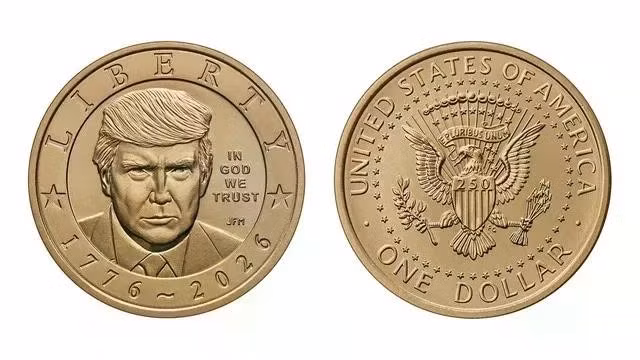 Phiên bản đồng 1 USD đang được đúc. Ảnh: Reuters
