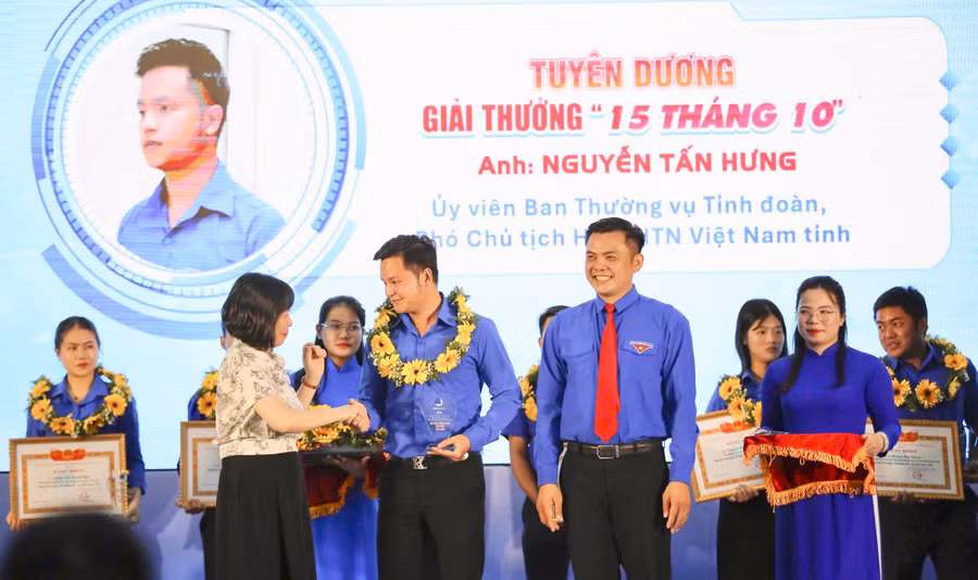 ban-be-tren-mang.jpg
