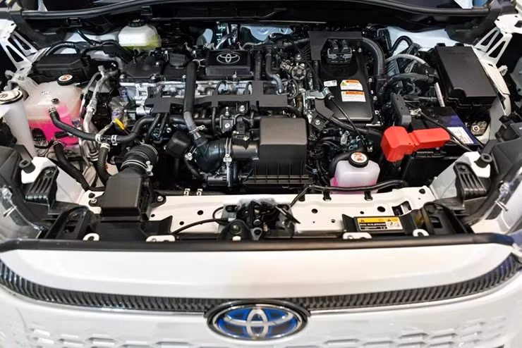 gia-xe-toyota-corolla-cross-lan-banh-kem-uu-dai-thang-5-2025-7-1747566595-283-width740height494.jpg
