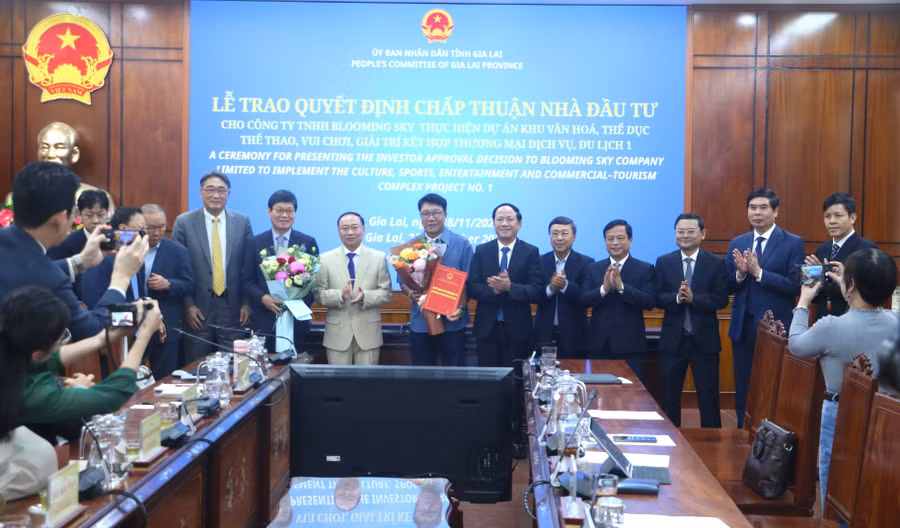 trao-quyet-dinh-chap-thuan-nha-dau-tu-du-an-khu-van-hoa-the-duc-the-thao-vui-choi-giai-tri-ket-hop-thuong-mai-dich-vu-du-lich-1-tai-xa-cat-tien-anh-qunag-tan.jpg