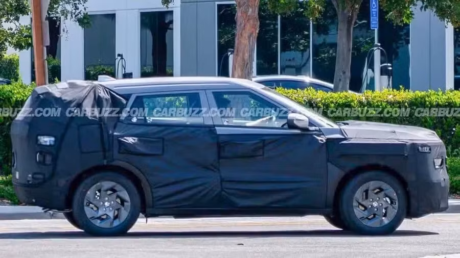 Mẫu Creta thế hệ tiếp dự kiến sẽ dài hơn đáng kể so với đời cũ. Ảnh: Carbuzz