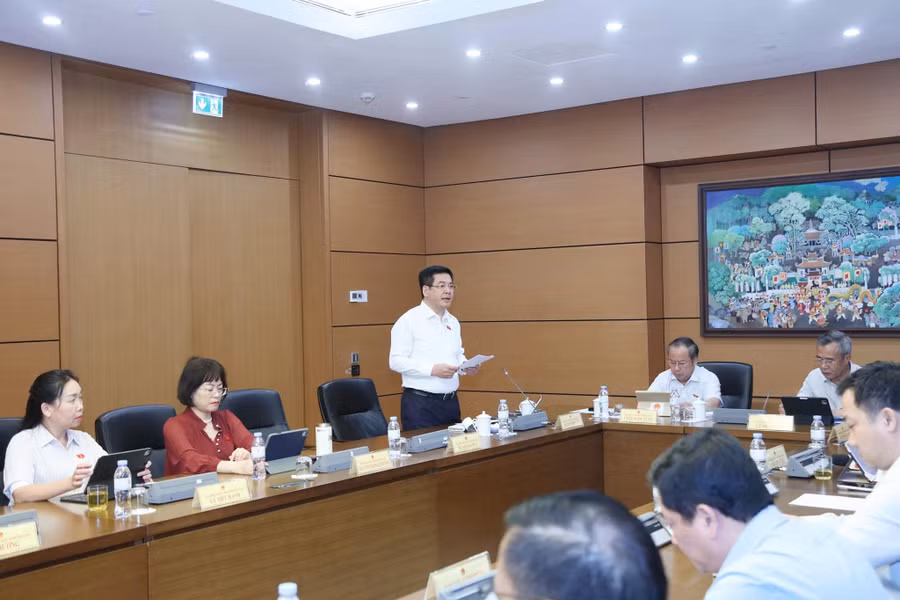 quang-canh-phien-thao-luan-o-to-chieu-21.jpg