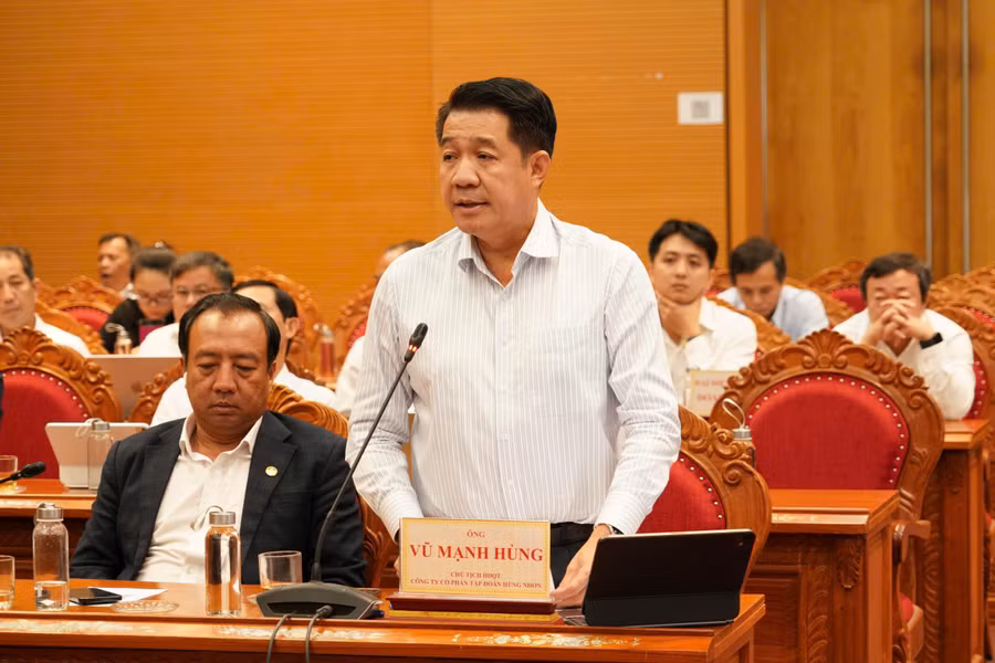 ong-vu-manh-hung-chu-tich-hdqt-tap-doan-hung-nhon-kien-nghi-tai-hoi-nghi.jpg