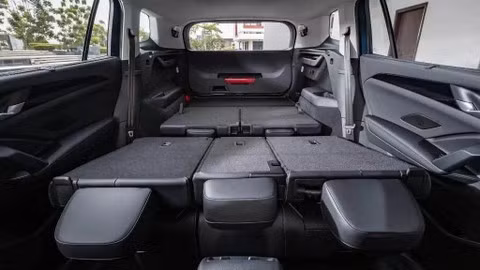 Volkswagen Tayron nằm ở vùng giá cao so với các lựa chọn SUV 7 chỗ phổ thông như Hyundai Santa Fe hay Mazda CX-8.