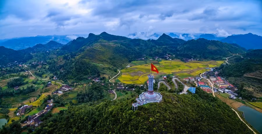 Không chỉ giàu giá trị địa chất, Đồng Văn là không gian văn hóa đặc hữu của 17 dân tộc từ kiến trúc đá truyền thống, lễ nghi, ngôn ngữ, tri thức bản địa đến nghề thủ công.
