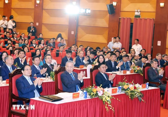 Tổng Bí thư Tô Lâm và các đồng chí lãnh đạo, nguyên lãnh đạo Đảng, Nhà nước dự đại hội. (Ảnh: Thống Nhất/TTXVN)