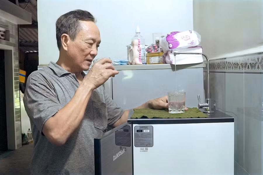 nguoi-dan-phai-ton-kinh-phi-khoan-nhieu-gieng-va-mua-may-loc-nuoc-de-co-nuoc-sinh-hoat-duc-thuy.jpg