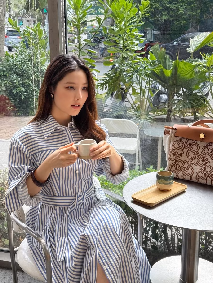 Tuỳ vào tính chất từng sự kiện, Diễm My 9X có sự lựa chọn trang phục phù hợp. Tuy nhiên, nữ diễn viên luôn đề cao tinh thần tối giản và thanh lịch trong phong cách thời trang. Cô thường ưu tiên những thiết kế như áo sơ mi phối cùng chân váy với gam màu nhã nhặn hoặc các mẫu váy dài qua gối như một cách thể hiện hình ảnh người phụ nữ của gia đình, chín chắn, nền nã song vẫn giữ được nét cuốn hút riêng