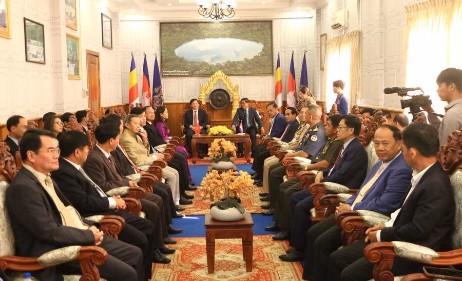 quang-canh-buoi-tham-chuc-tet.jpg