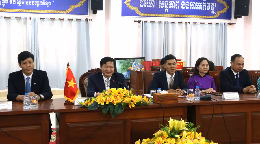 pho-chu-tich-thuong-truc-hdnd-tinh-gia-lai-truong-van-dat-mong-muon-2-tinh-tiep-tuc-vun-dap-tinh-doan-ket-huu-nghi-va-nang-moi-quan-he-len-tam-cao-moi.jpg