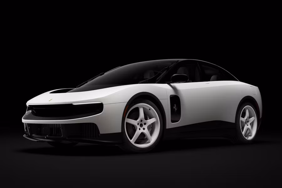 Sau màn ra mắt đầy tranh cãi, Ferrari Luce tiếp tục trở thành chủ đề bàn luận khi chiếc xe đầu tiên được xuất xưởng "Chassis 0" (số khung 0) sẽ được mang đến buổi đấu giá của RM Sotheby's vào tháng 8/2026.