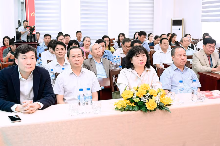 cac-dai-bieu-tham-du-hoi-nghi-anh-dt.jpg