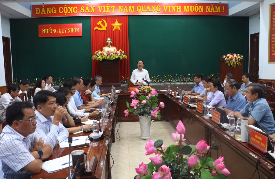 quang-canh-buoi-lam-viec.jpg