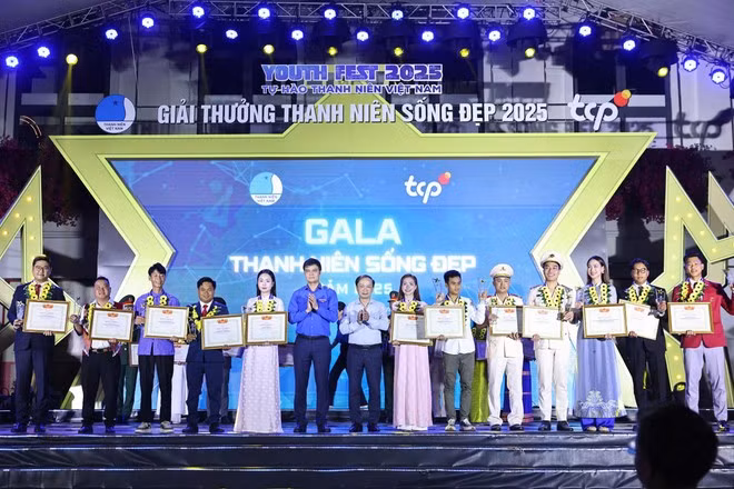 Giải thưởng tôn vinh những thanh niên tiêu biểu với những nghĩa cử nhân ái, vì cộng đồng. (Ảnh: PV/Vietnam+)