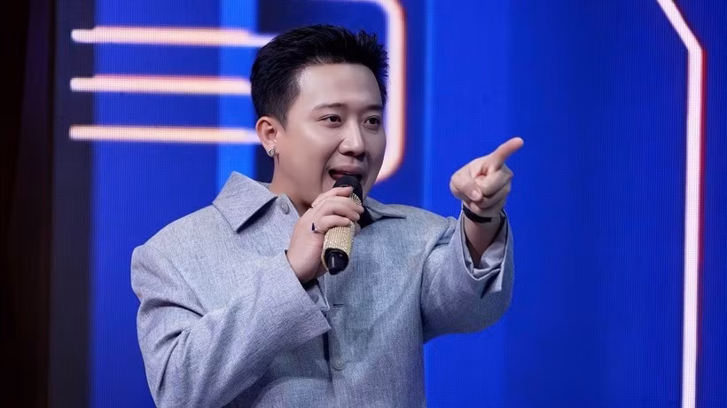 tran-thanh-danh-thep-vach-mat.jpg