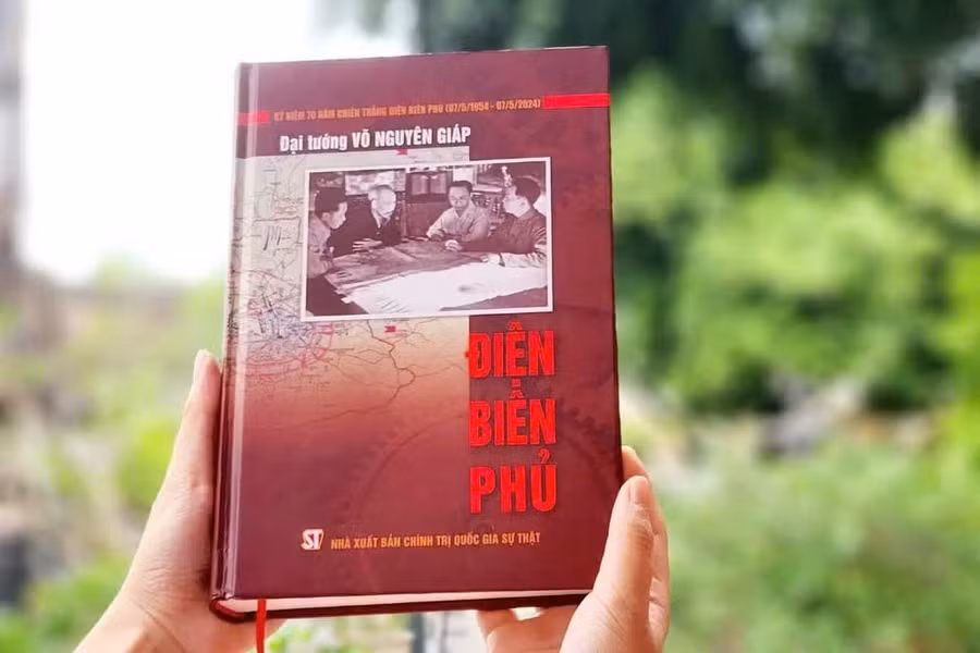 Cuốn sách "Điện Biên Phủ" của Đại tướng Võ Nguyên Giáp.