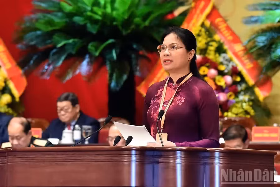 Phó Chủ tịch, Tổng Thư ký Ủy ban Trung ương Mặt trận Tổ quốc Việt Nam Hà Thị Nga trình bày các Chương trình hành động của Mặt trận nhiệm kỳ 2026-2031.
