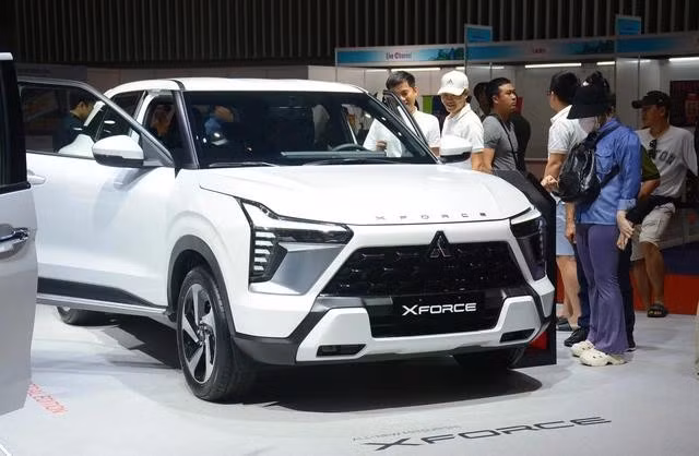 Mẫu SUV đô thị hạng B của Mitsubishi phân phối 3 phiên bản, gồm GLX, Luxury và Ultimate với giá 605 - 720 triệu đồng
