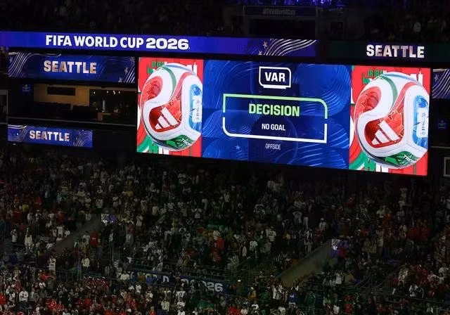 Đã có quá nhiều tranh cãi về VAR ở World Cup 2026. Ảnh: REUTERS