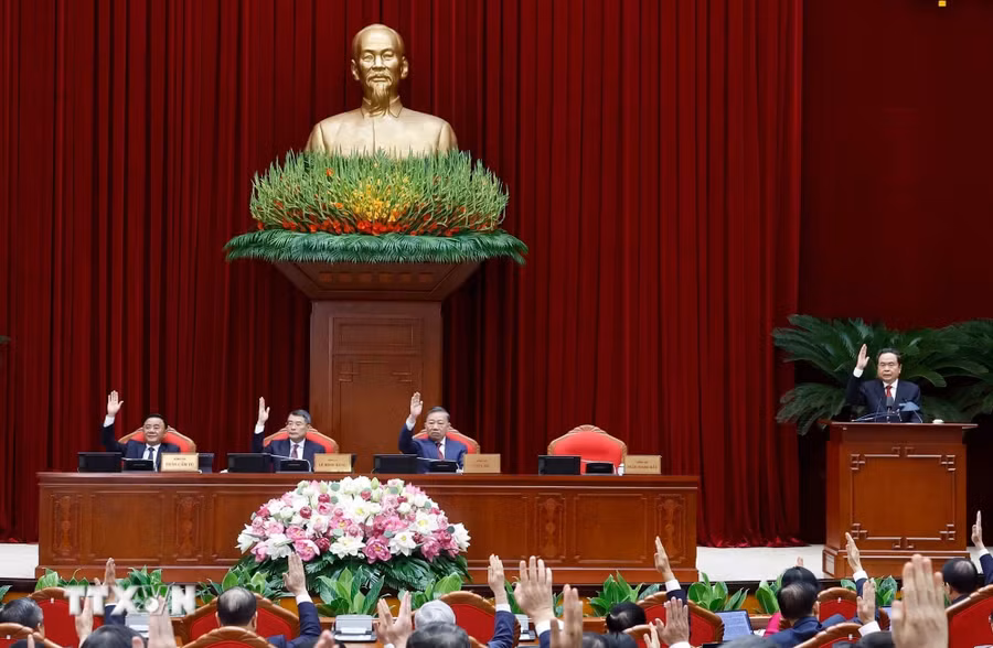 Các đại biểu biểu quyết thông qua chương trình Hội nghị. Ảnh: Thống Nhất/TTXVN
