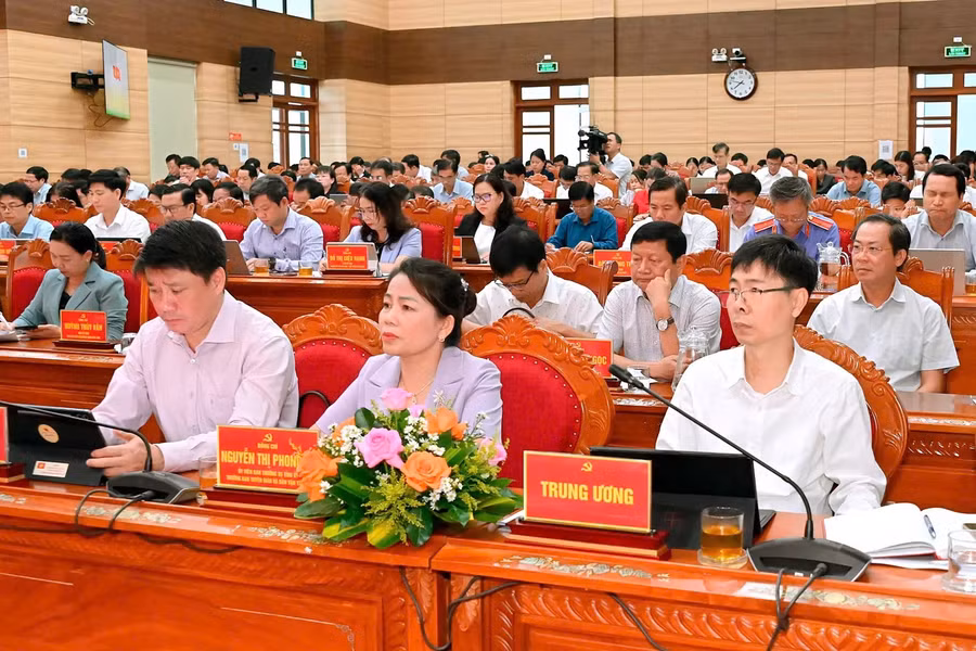 cac-dai-bieu-du-hoi-nghi-duc-thuy.jpg