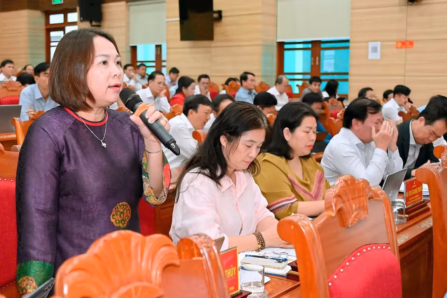ba-nguyen-thi-thu-thuy-bi-thu-dang-uy-xa-canh-vinh.jpg