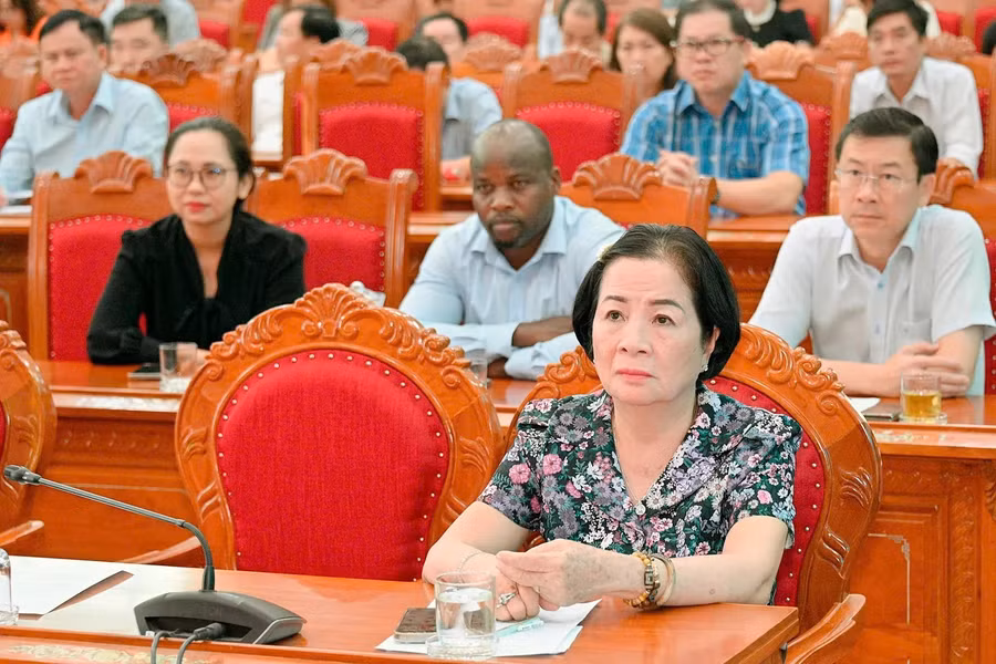 cac-dai-bieu-du-hoi-nghi-tai-diem-cau-hoi-truong-tinh-uy-gia-lai-duc-thuy.jpg