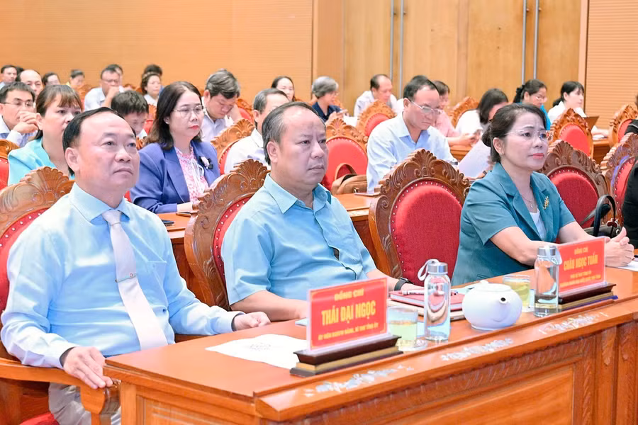 bi-thu-tinh-uy-thai-dai-ngoc-du-tai-diem-cau-trung-tam-hoi-nghi-tinh-duc-thuy.jpg