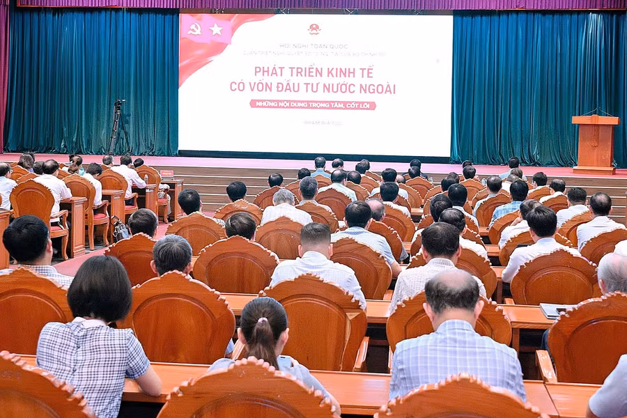 quang-canh-hoi-nghi-quan-triet-trien-khai-nghi-quyet-so-10-cua-bo-chinh-tri-duc-thuy.jpg