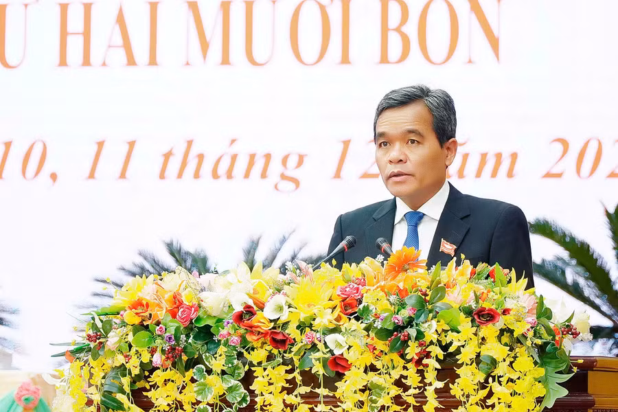 bi-thu-tinh-uy-chu-tich-hdnd-tinh-ho-van-nien-phat-bieu-khai-mac-ky-hop-dt.jpg