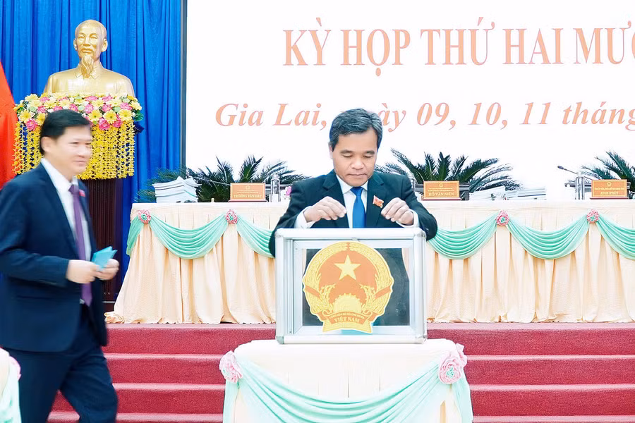 bo-phieu-bau-chuc-danh-uy-vien-ubnd-tinh-khoa-xii-anh-dt.jpg