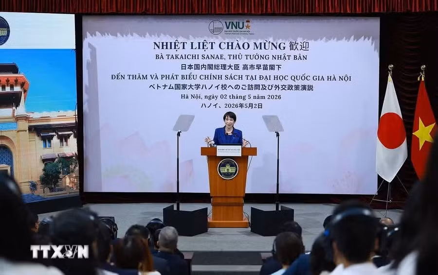 Thủ tướng Nhật Bản Takaichi Sanae phát biểu chính sách tại Đại học Quốc gia Hà Nội. Ảnh: Dương Giang/TTXVN