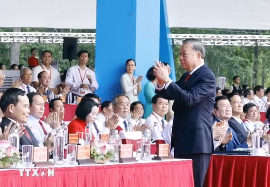 Tổng Bí thư, Chủ tịch nước Tô Lâm, các đồng chí lãnh đạo, nguyên lãnh đạo Đảng, Nhà nước dự Lễ kỷ niệm. Ảnh: Thống Nhất/TTXVN
