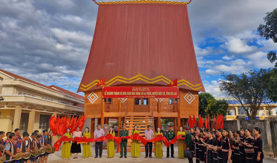 quoc-phong.jpg