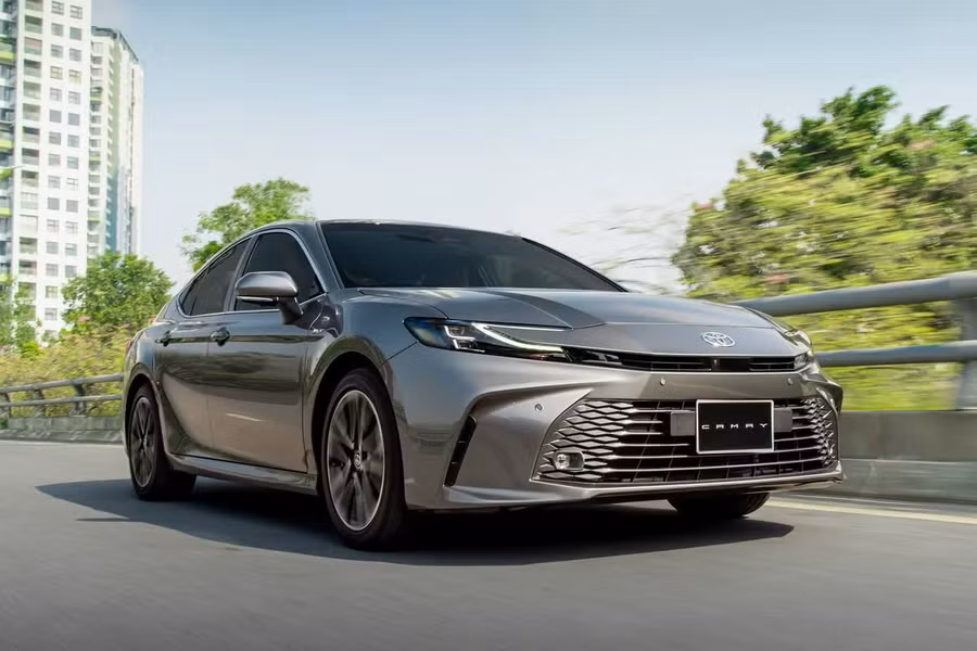 Toyota Camry tại Việt Nam hiện chỉ còn cấu hình hybrid.