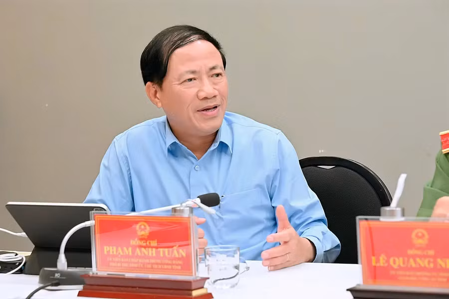 chu-tich-ubnd-tinh-pham-anh-tuan-tham-gia-phat-bieu-tai-phien-thao-luan-to-anh-duc-thuy.jpg