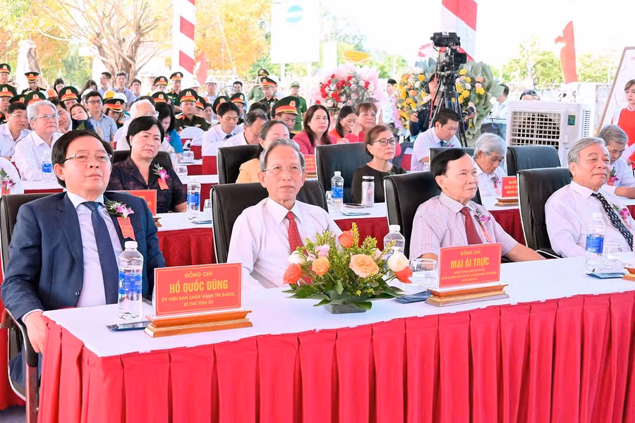 ho-quoc-dung-uy-vien-ban-chap-hanh-trung-uong-dang-bi-thu-tinh-uy-du-le-khoi-cong.jpg