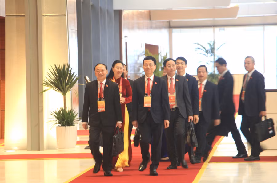 doan-dai-bieu-gia-lai-do-dong-chi-thai-dai-ngoc-bi-thu-tinh-uy-lam-truong-doan-du-dai-hoi-dai-bieu-toan-quoc-lan-thu-xiv-cua-dang.jpg