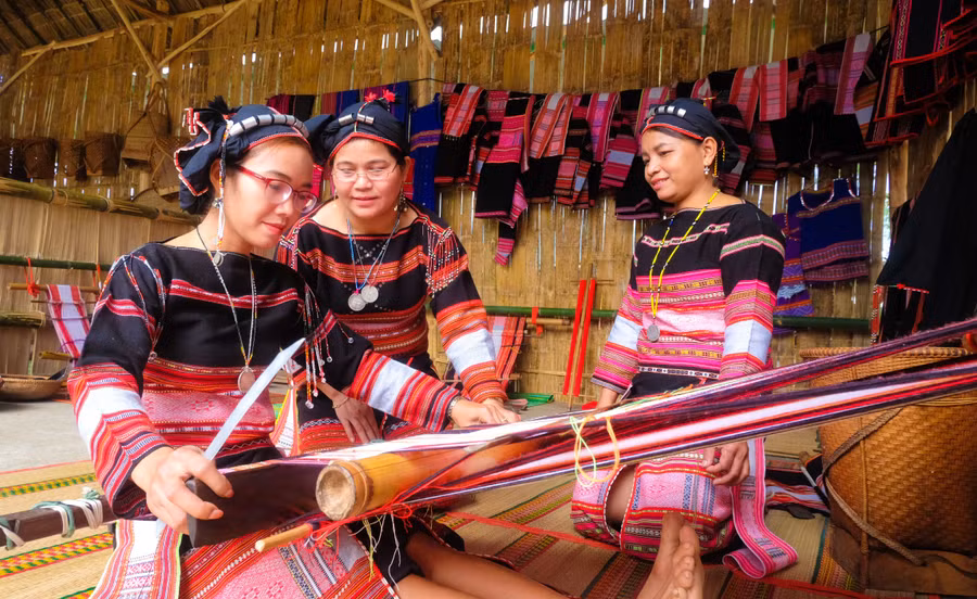 nghe-nhan-tho-cam.jpg