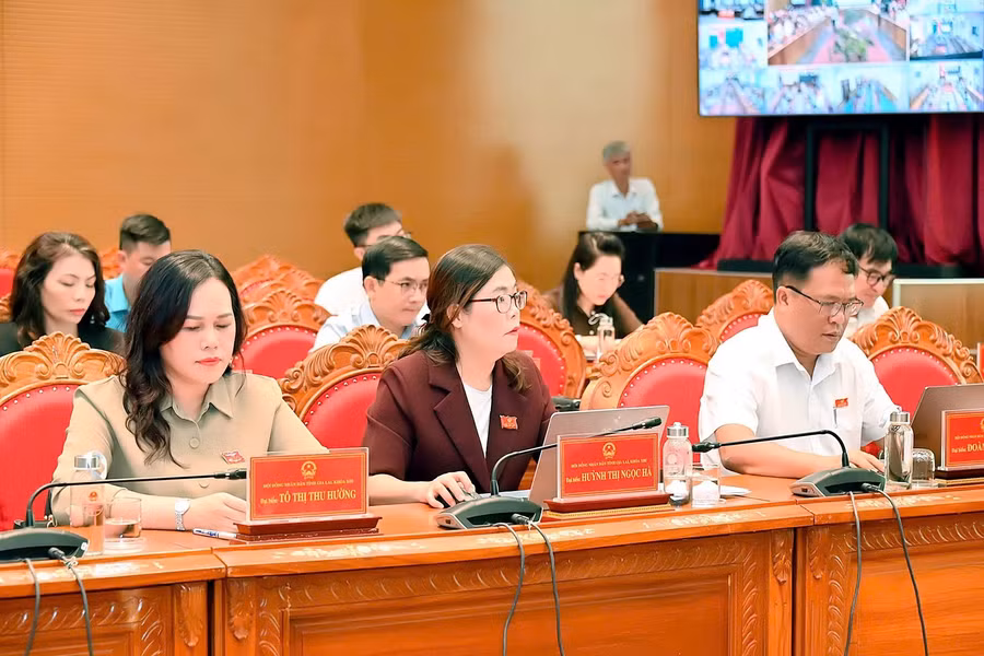 cac-dai-bieu-du-phien-giiwr-trinh-chat-van-anh-duc-thuy.jpg