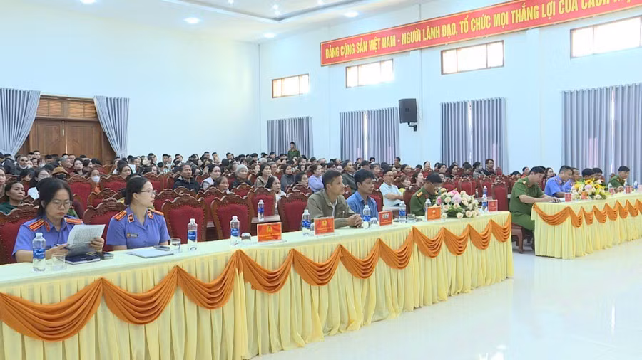 cac-dai-bieu-du-hoi-nghi-do-trai.jpg