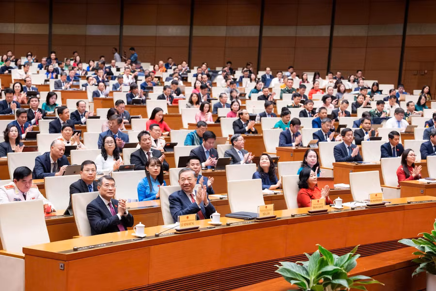 tong-bi-thu-chu-tich-nuoc-to-lam-thu-tuong-chinh-phu-le-minh-hung-chu-tich-uy-ban-trung-uong-mat-tran-to-quoc-viet-nam-bui-thi-minh-hoai-va-cac-dai-bieu-quoc-hoi-tai-phien-be-mac.jpg