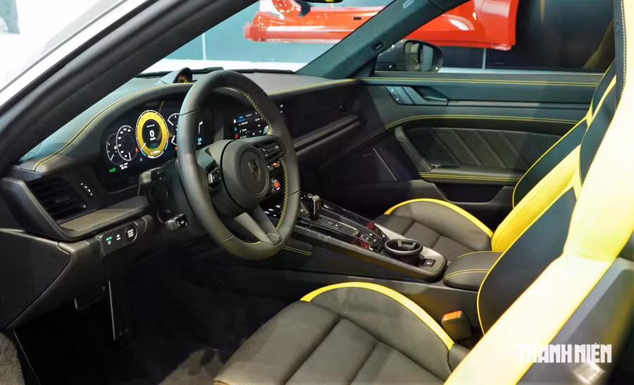 Chiếc Porsche 911 Turbo S đầu tiên tại Việt Nam được cá nhân hóa với nhiều tùy chọn, đưa giá trị thực tế lên gần 20 tỷ đồng. Ảnh: ĐÌNH TUYÊN