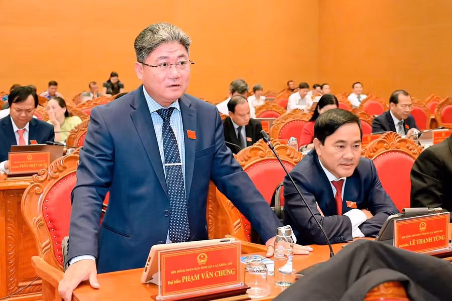 dai-bieu-pham-khac-tiep-pho-bi-thu-thuong-truc-dang-uy-chu-tich-hdnd-xa-ia-hru-kien-nghi.jpg