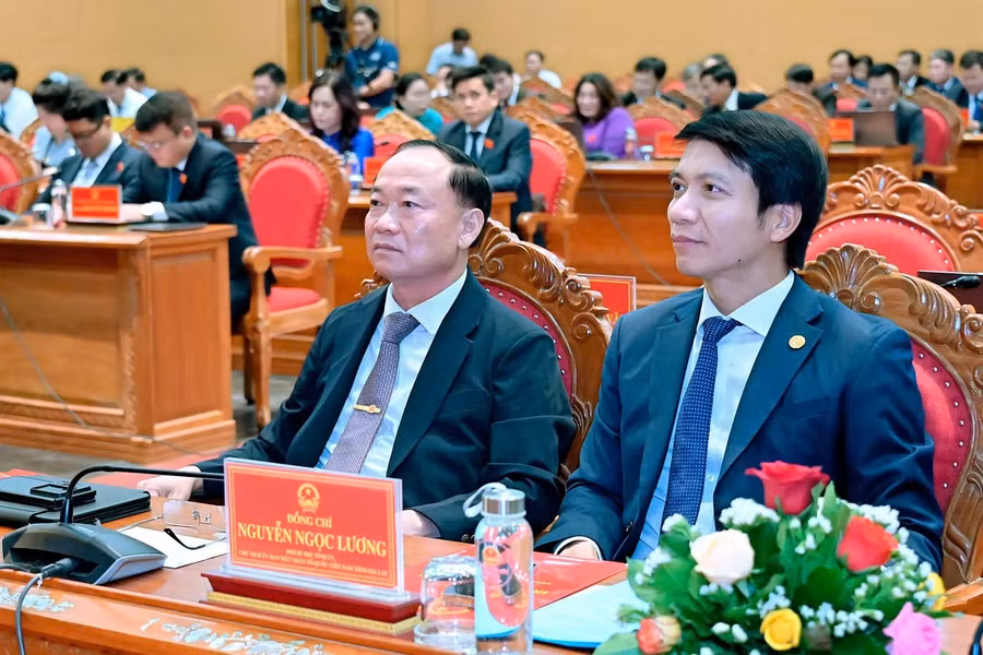 cac-dong-chi-lanh-dao-tinh-du-ky-hop.jpg