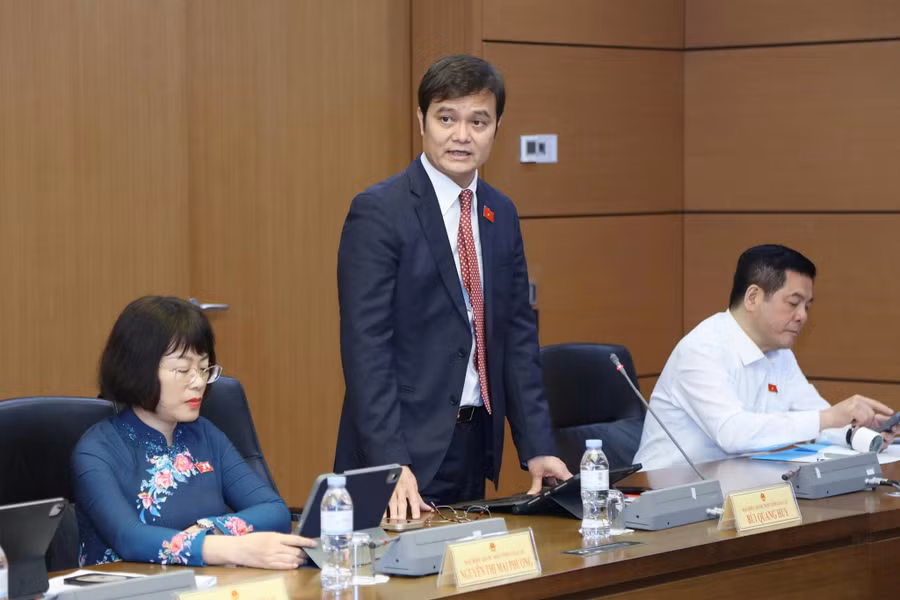 db-bui-quang-huy-tham-gia-gop-y-vao-du-an-luat-buu-chinh-sua-doi-anh-doan-dbqh-tinh-gia-lai.jpg