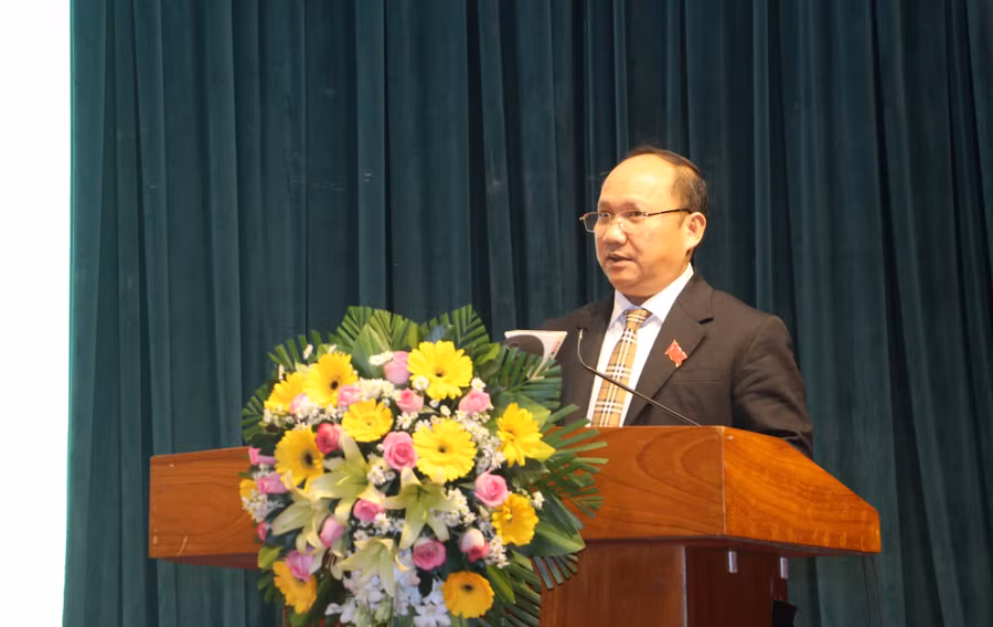 pho-bi-thu-thuong-truc-tinh-uy-chu-tich-hdnd-tinh-rah-lan-chung-phat-bieu-ket-thuc-hoi-nghi-quang-tan.jpg