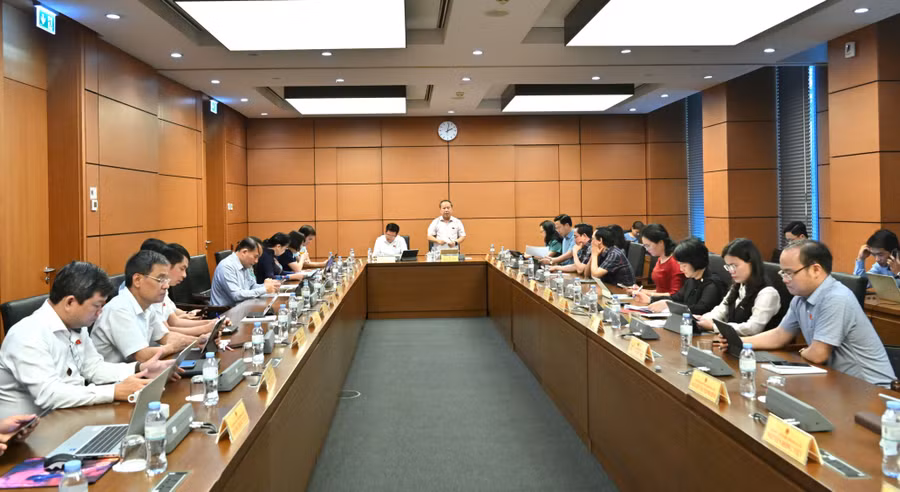 quang-canh-phien-thao-luan-tai-to-chieu-19-8-5083-774.jpg