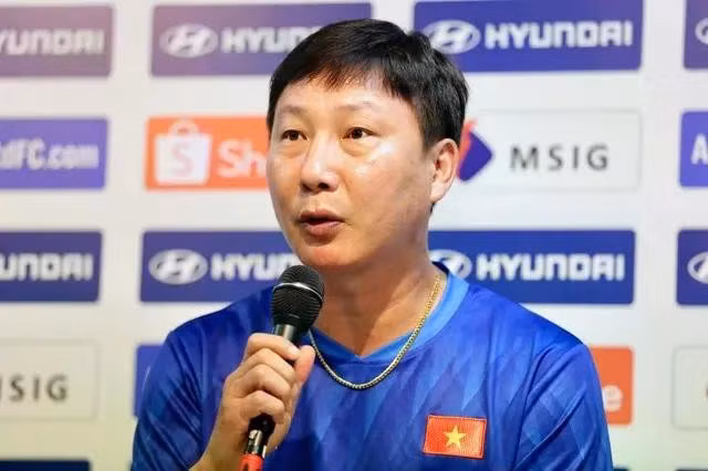 HLV Kim Sang-sik đặt mục tiêu vô địch, nhưng trước hết tập trung vào trận gặp Timor Leste. Ảnh: NGỌC LINH